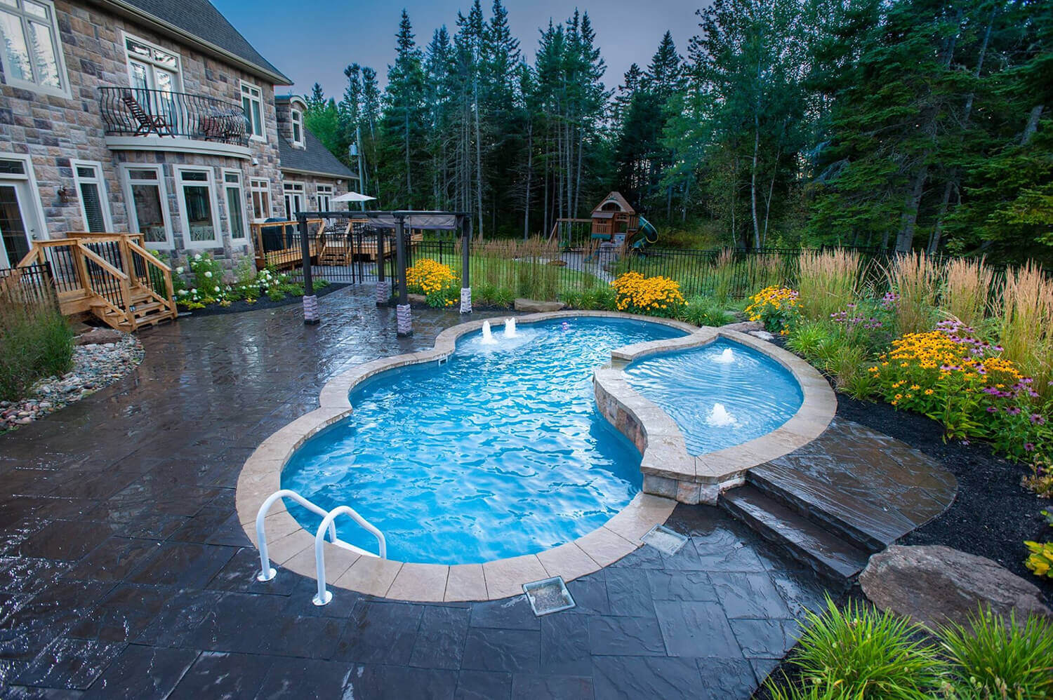 custom built pools and spas